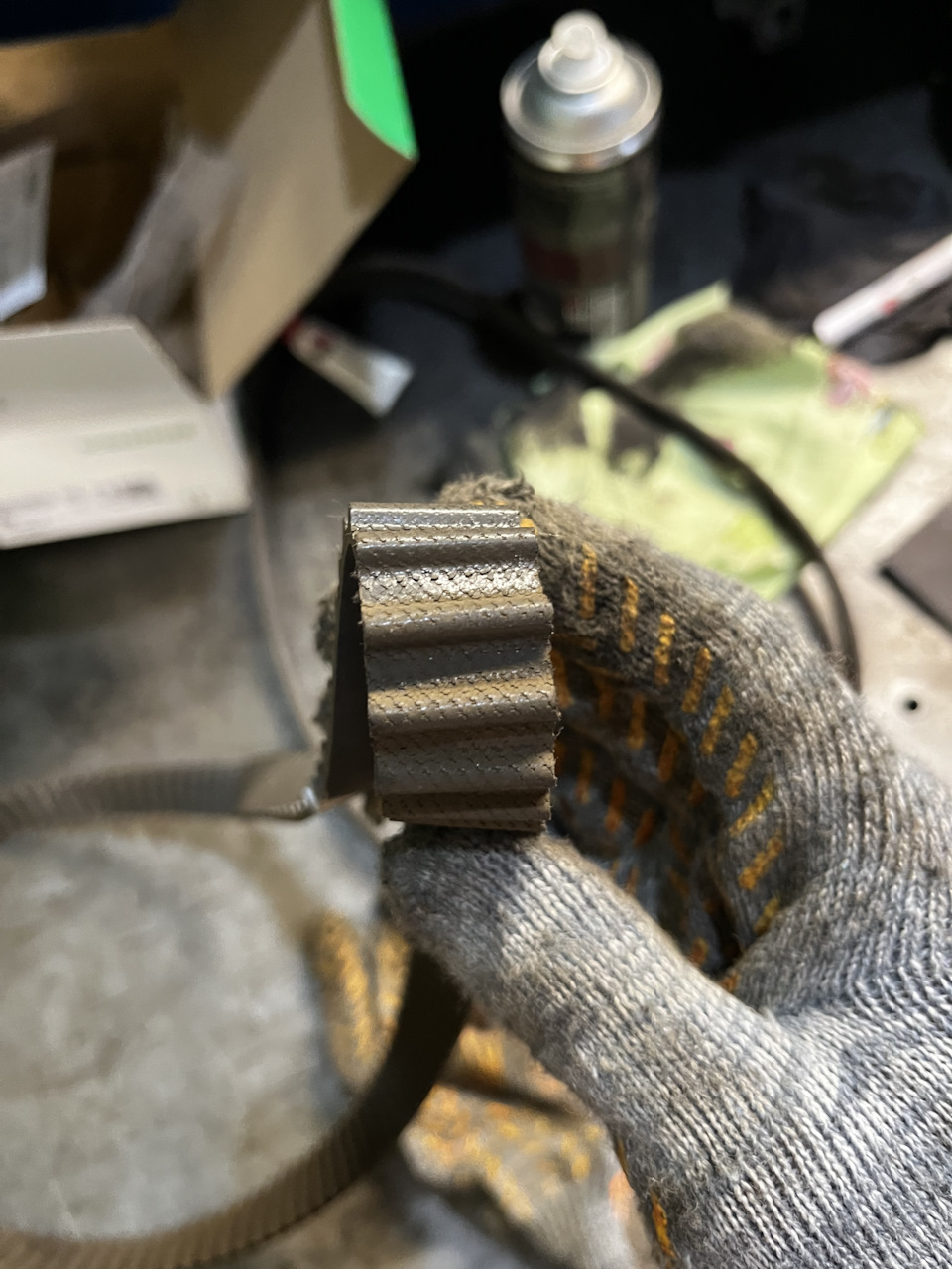 Старый ремень живой, ходить и ходить — Lada Vesta SW Cross (1G)