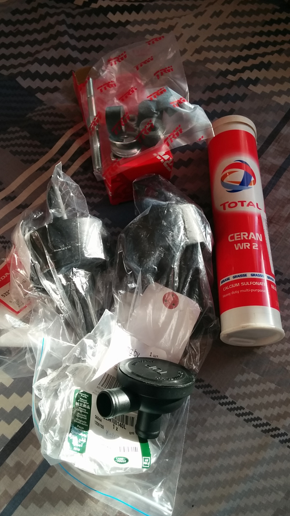 Замена "ушастых" сайлентблоков продольного рычага и клапана вентиляции ...