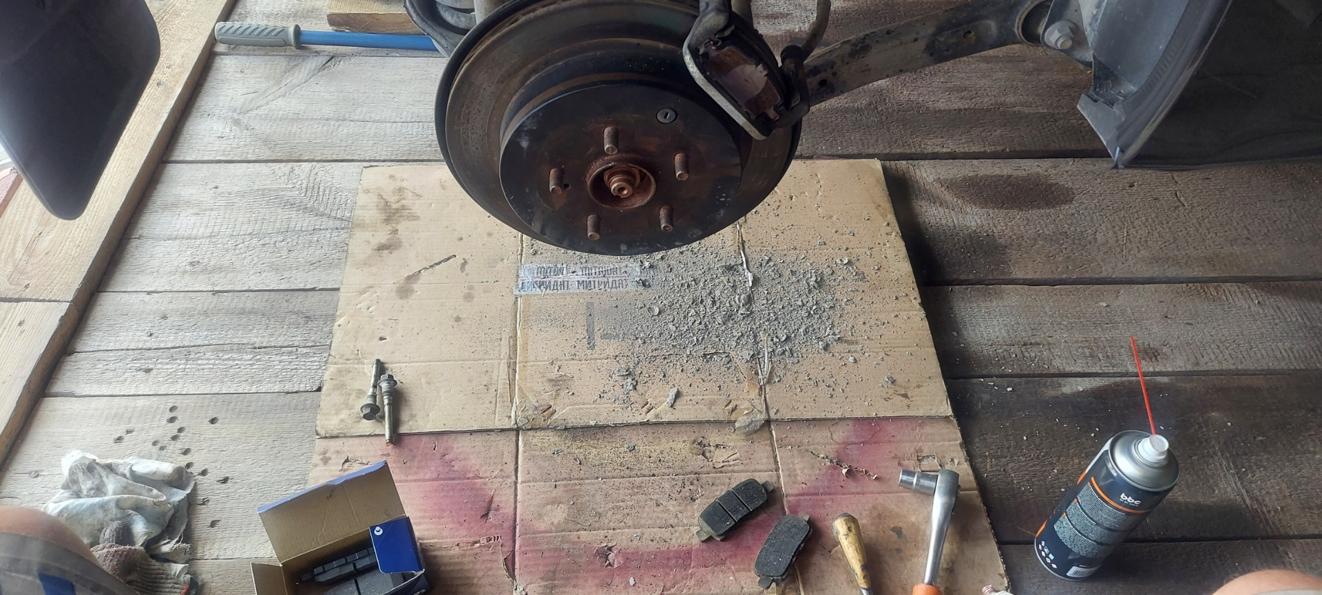 Замена колодок на задних тормозных дисках. — Suzuki Grand Vitara (2G ...