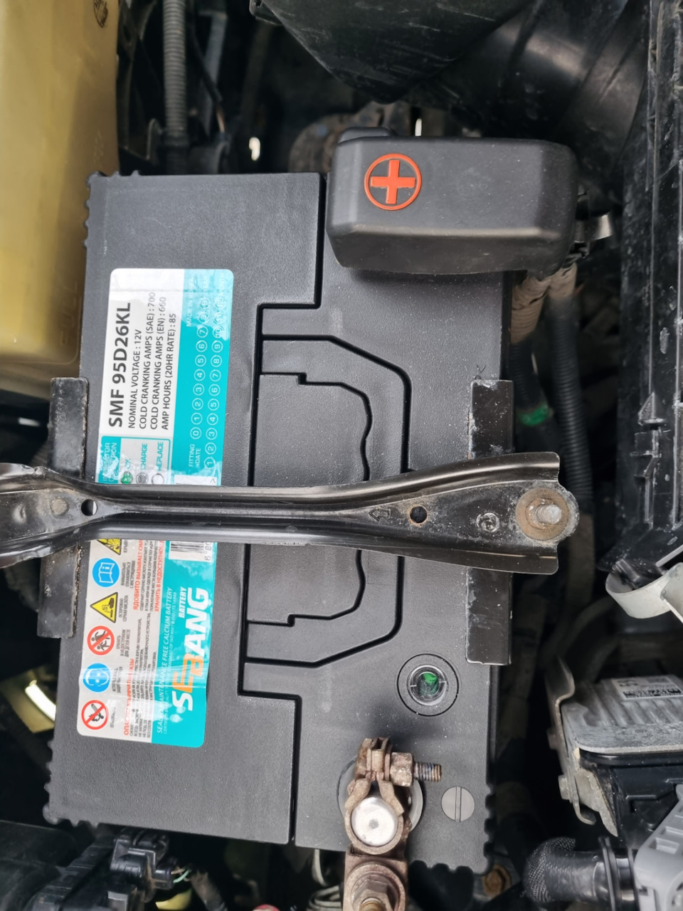 Тойота хайлендер 2014 акб. Аккумулятор хайлендер. Toyota highlander аккумулятор. Тойота хайлендер аккумулятор. Родной аккумулятор на тойоту хайлендер.