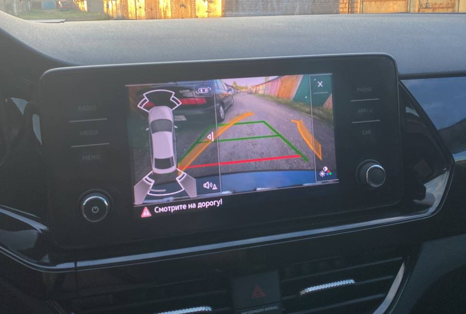 RVC — камера заднего вида High с траекториями — Volkswagen Polo ...