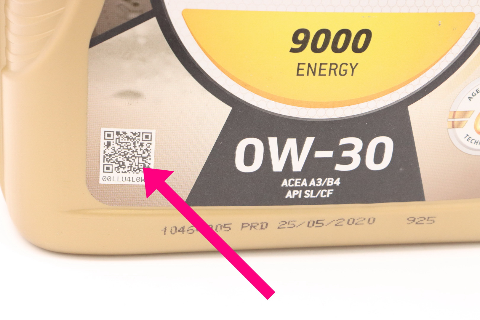 Total acf. Quartz 9000 Energy 0w-30. Масло моторное тотал ow 30. Моторное масло QR 9000 Energy. Масло total с QR.