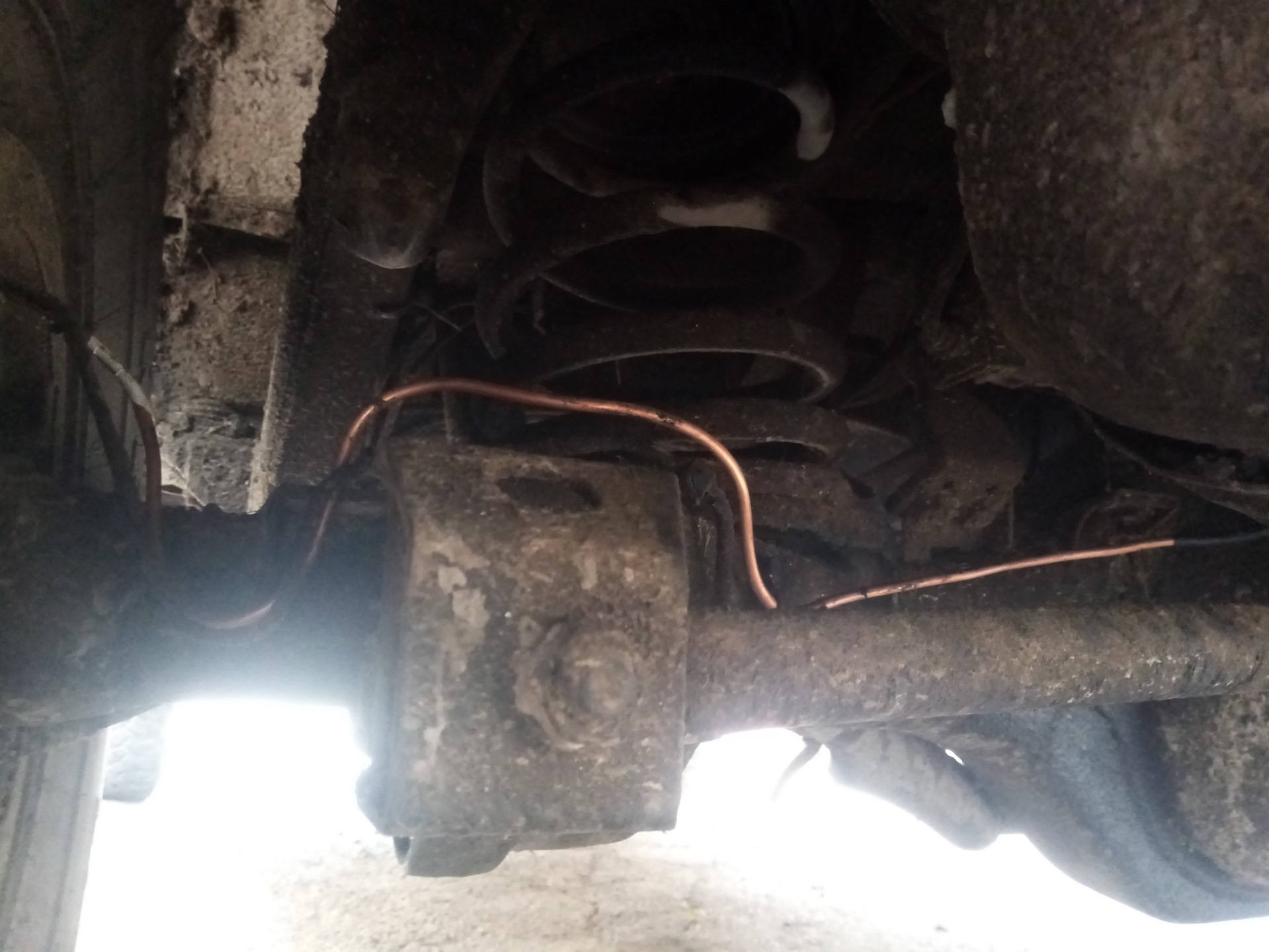 21) Лопнула тормозная трубка — Hyundai Galloper, 3 л, 1998 года ...