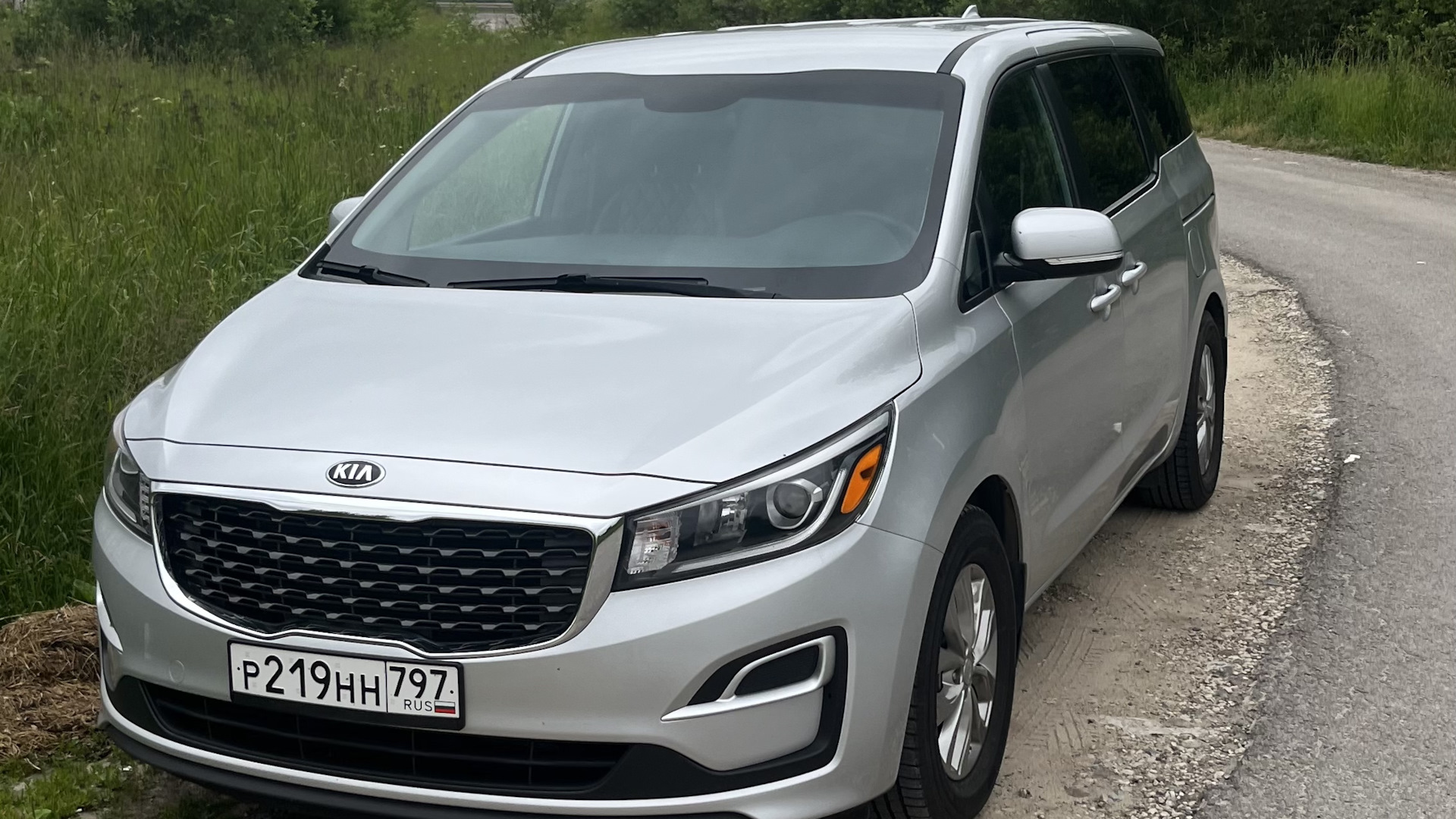 Kia minivan hot sale 2019 price