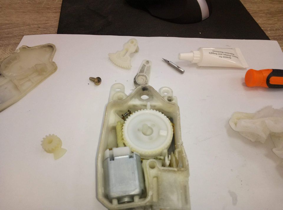 Ремонт активатора BRANO в водительской двери - ГАЗ 31105, 2,3 л, 2005 года своим