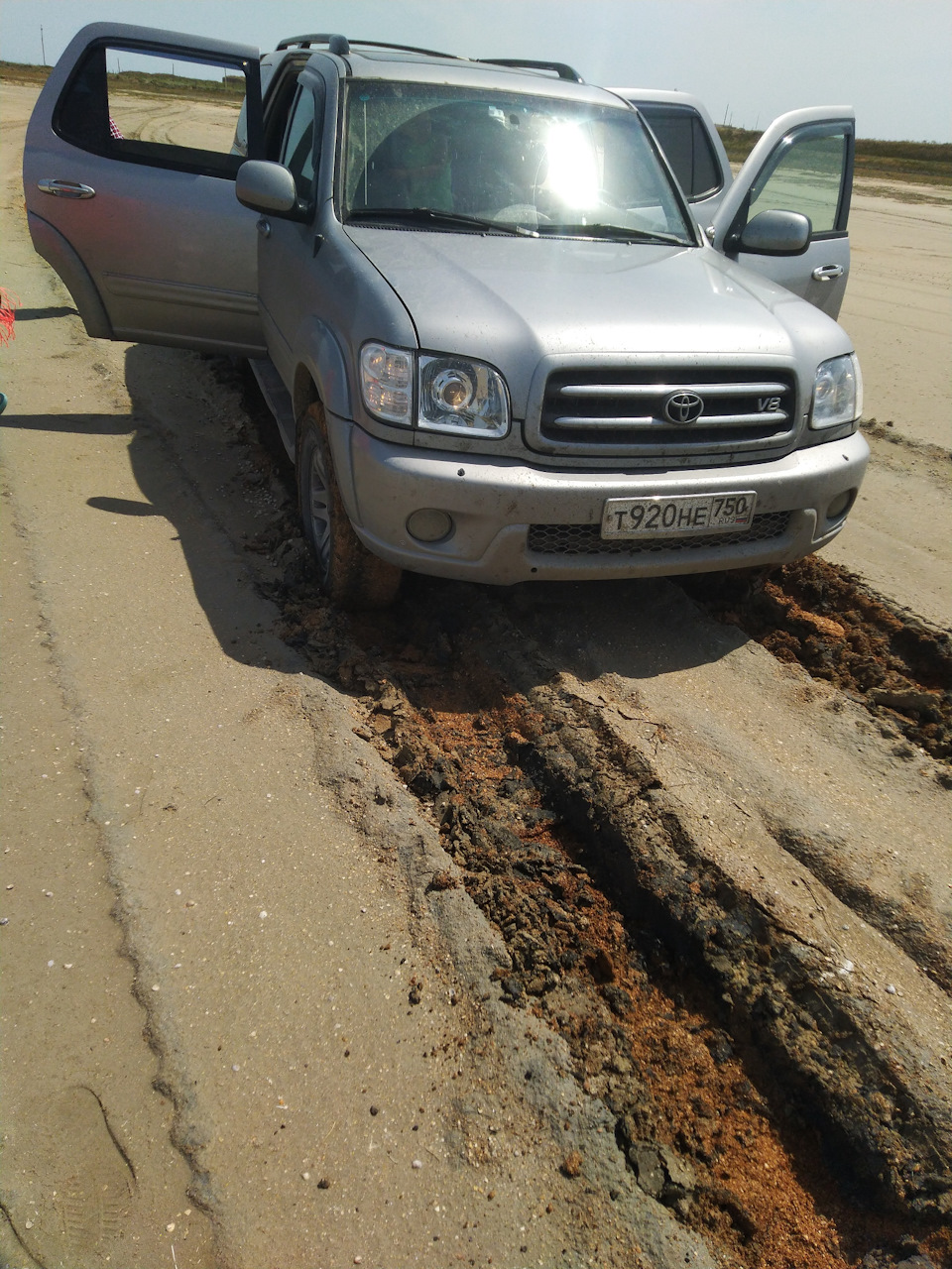 Фото в бортжурнале Toyota Sequoia (1G)