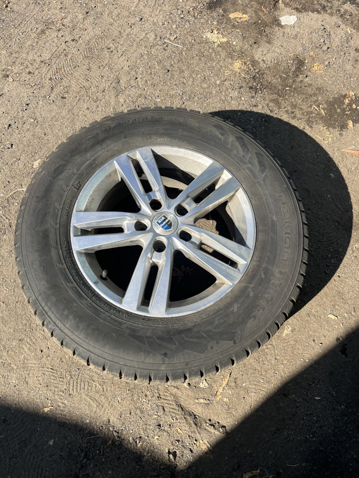 Шины зимние шипованные Nokian 225/70 R16, литые диски К*К 7,5Jx16 ET37 5x114,3 на Suzuki Grand Vitara (2G). Б/у | 33 000 ₽ в городе Красногорск | DRIVE2