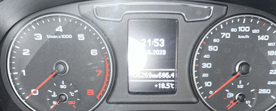 Замена масла и задних колодок — Audi Q3 (1G), 2 л, 2015 года | плановое ...