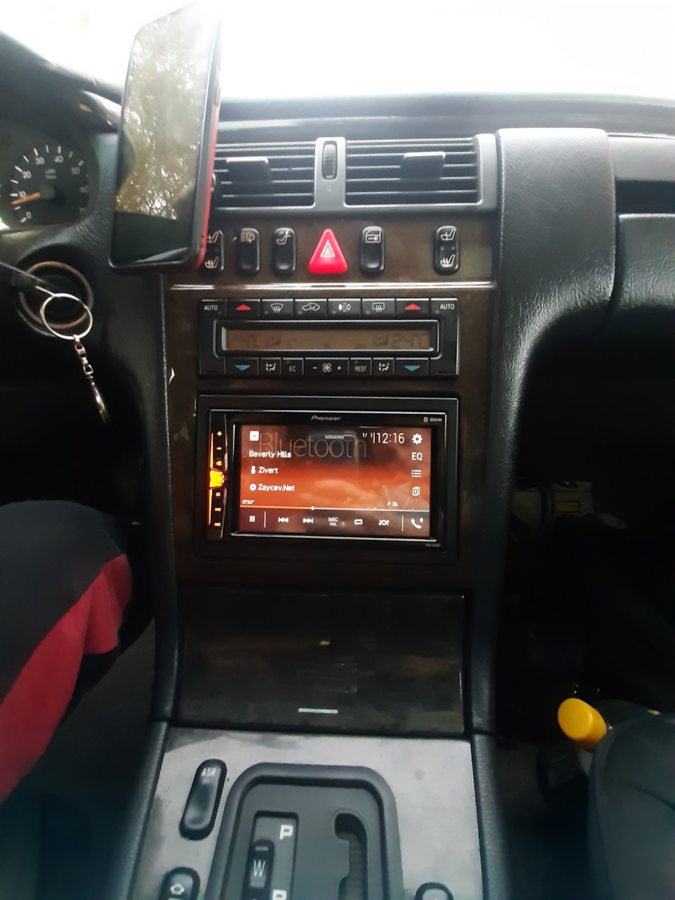 Первым делом было принято решение поменять магнитолу. — Mercedes-Benz E ...