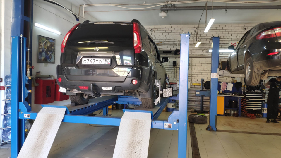 Замена рычагов передней подвески — Nissan X-Trail II (t31), 2 л, 2011 ...