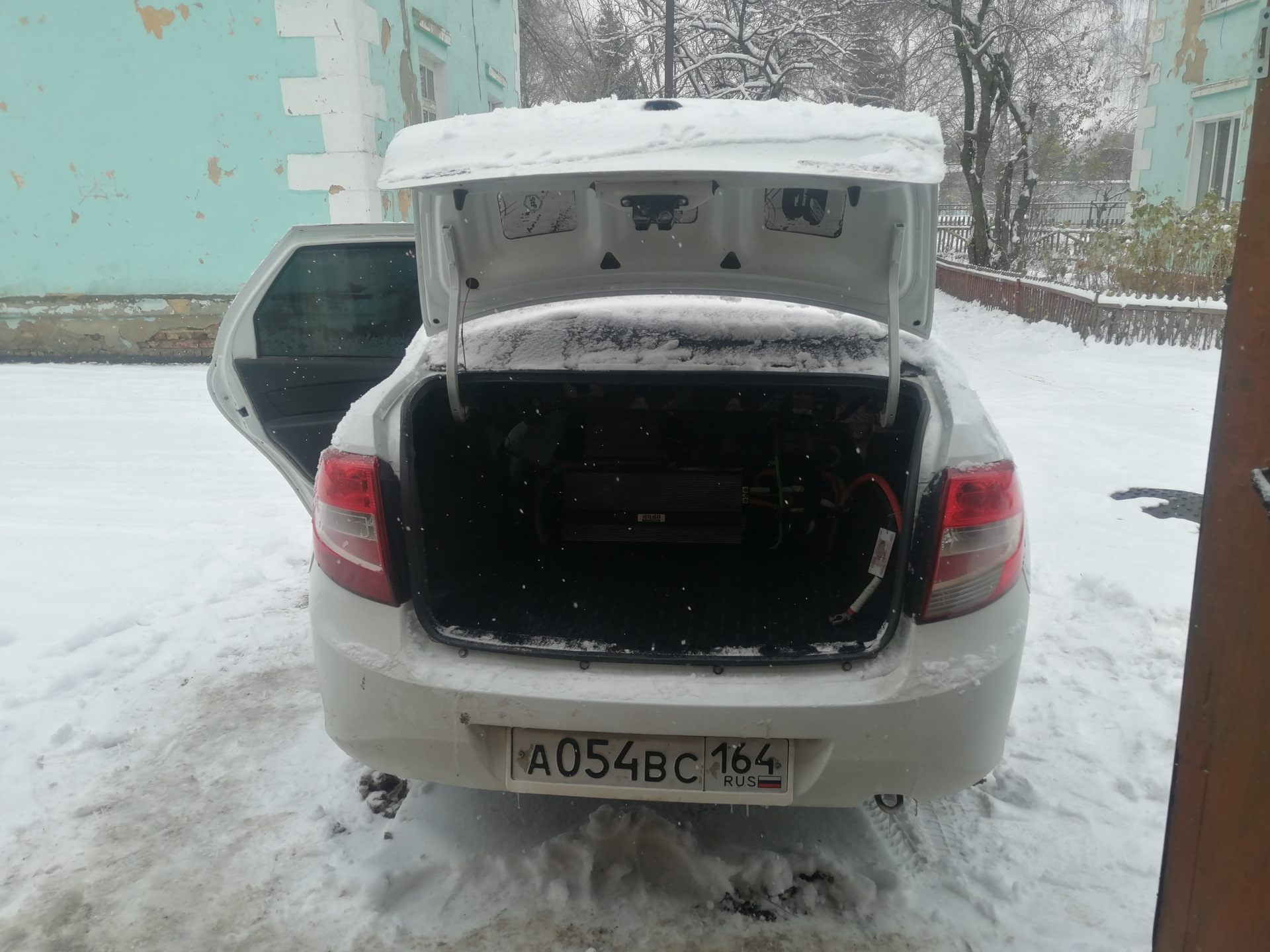 Газовые упоры багажника — LADA Гранта, 1,6 л., 2014 года | аксессуары ...