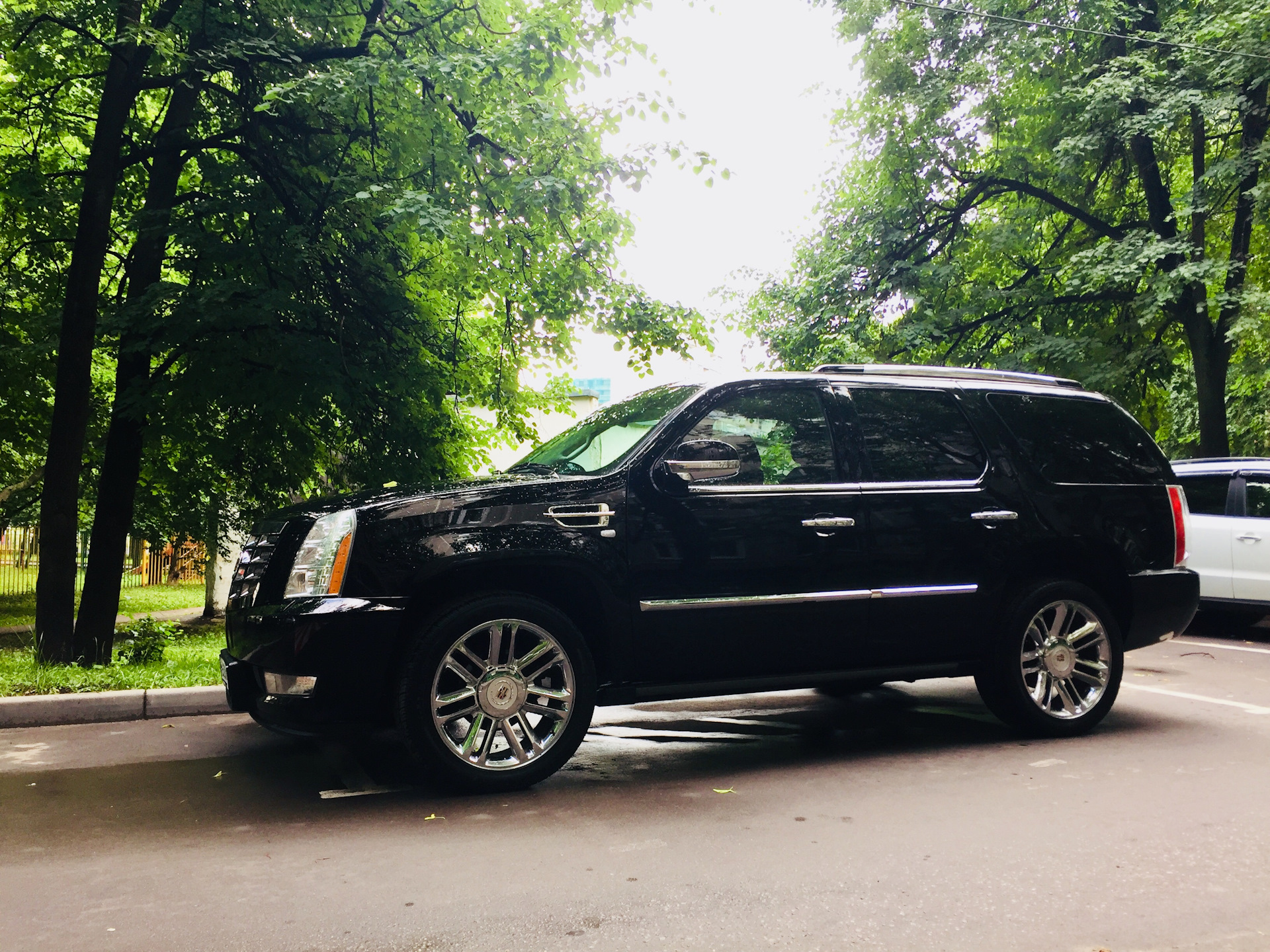 Escalade 2012. Эскалейд 2012 года. Кадиллак черный джип. Эскалейд 2012 года. Cadillac escalade iii 6.
