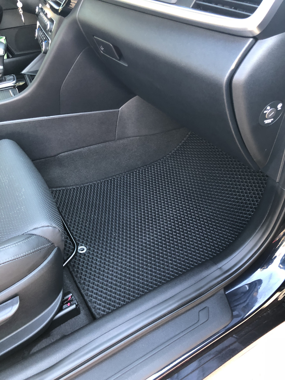 Замена датчика тормоза на педали. — Volkswagen Transporter T5, 1,9 л ...