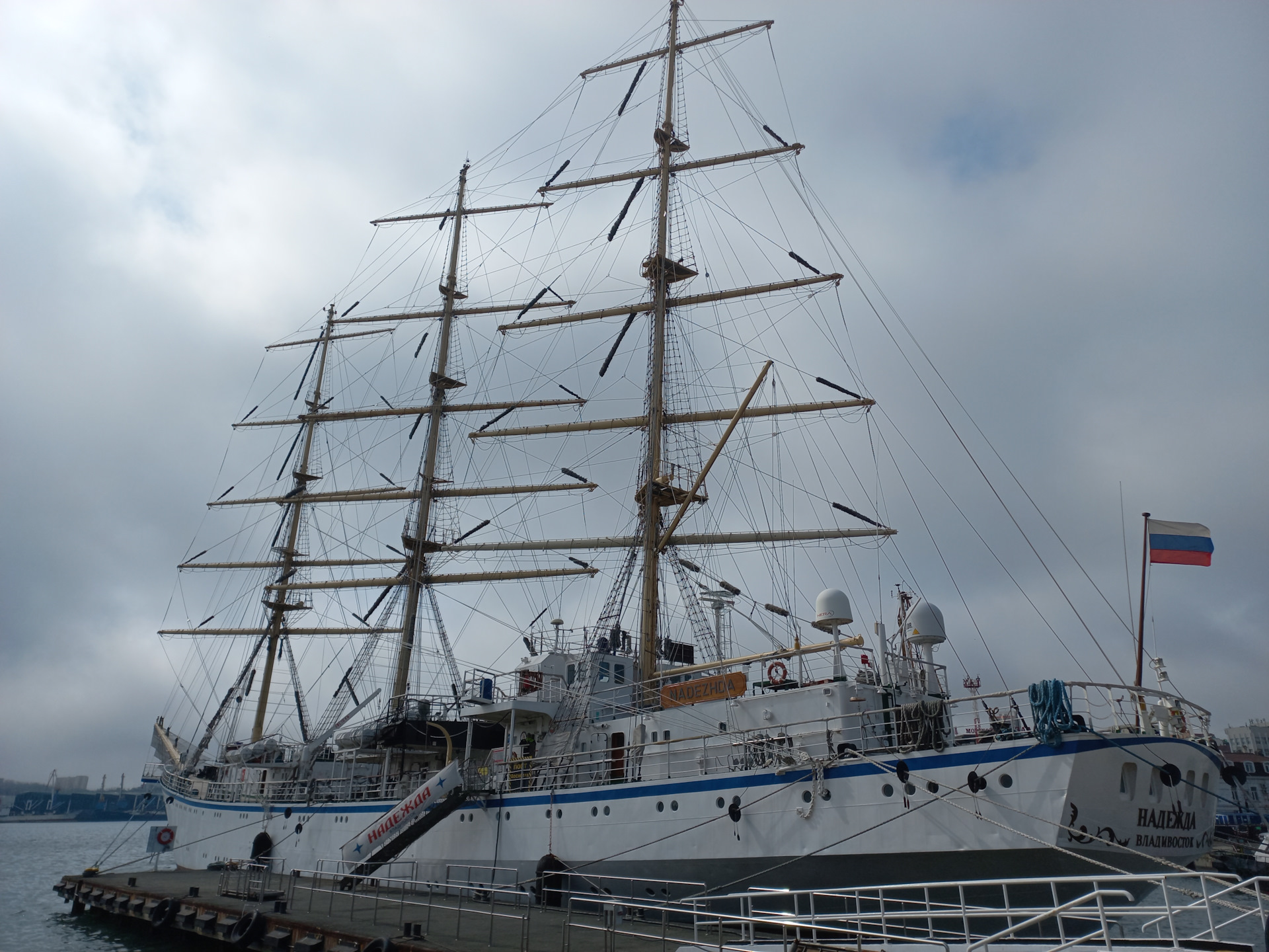 порт приписки владивосток. самый крупный парусник порт приписки калининград. парусный барк седов. судно седов калининград. четырехмачтовый барк седов.