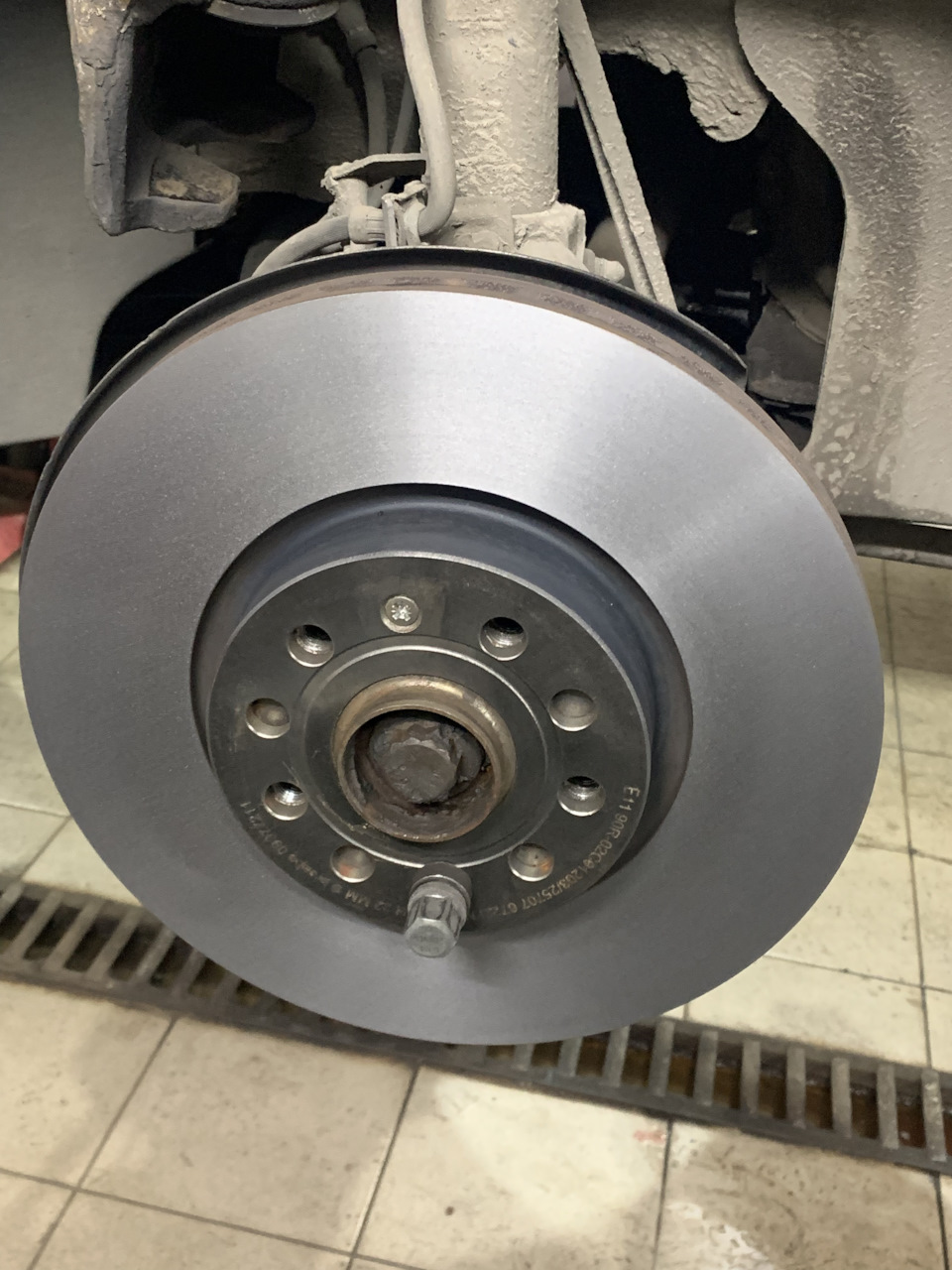 Проточка тормозных дисков — Skoda Octavia A7 Mk3, 1,8 л, 2015 года ...