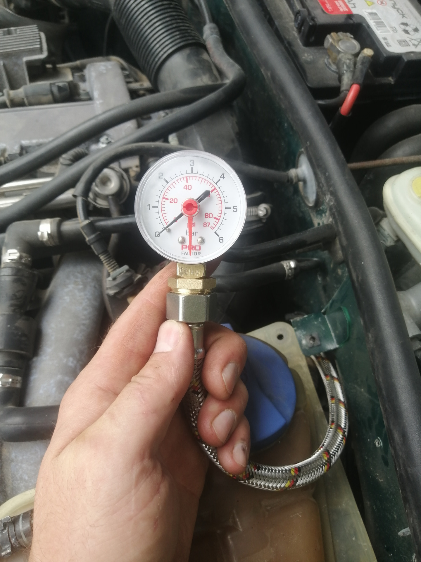 4 атм ваз 2112. Замер давления масла мазда 3 1. Давление масла в двигателе. 8 tsi. Давление масла 1.