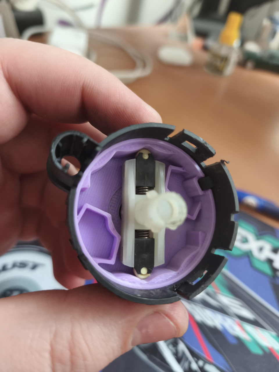 Вид итоговой сборки. Втулка из чпу идеально плотно садится на свое место, переключения четкие, люфтов/заеданий нет — BMW 3 series (E36)