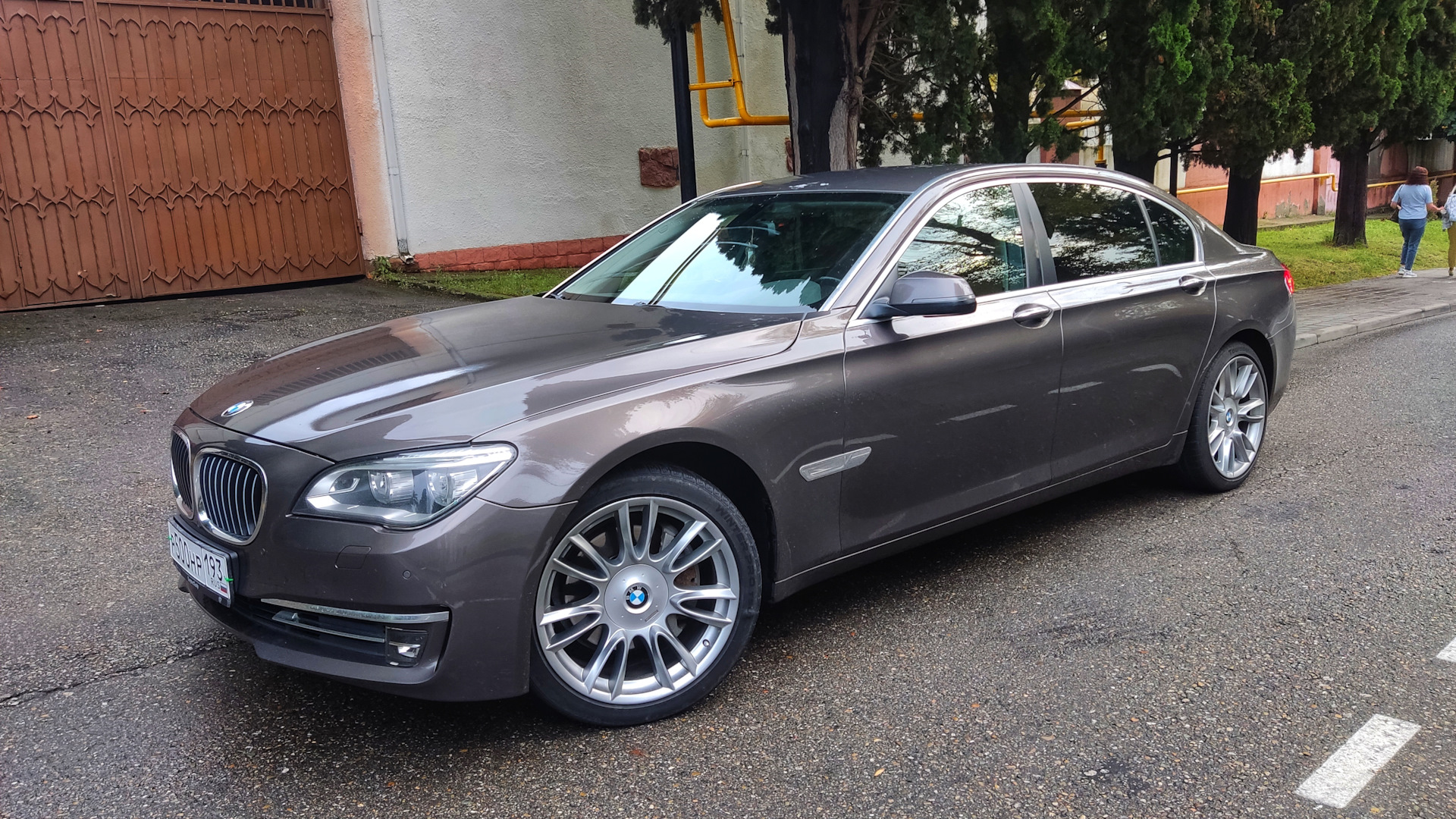 BMW 7 series (F01/02) 3.0 бензиновый 2012 | 740 long havana metallic на  DRIVE2