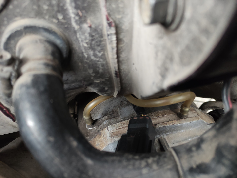 Патрубки сапунов вместо отломанных старых — Subaru Legacy (BD/BG/BK)