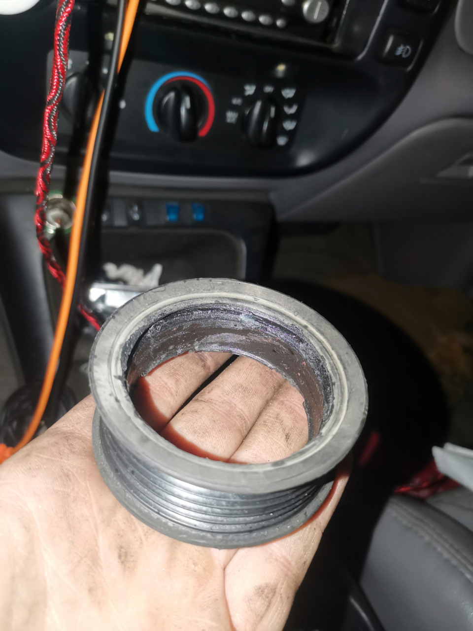 Замена паразитного ролика — Ford Explorer (2G), 5 л, 1996 года | своими ...