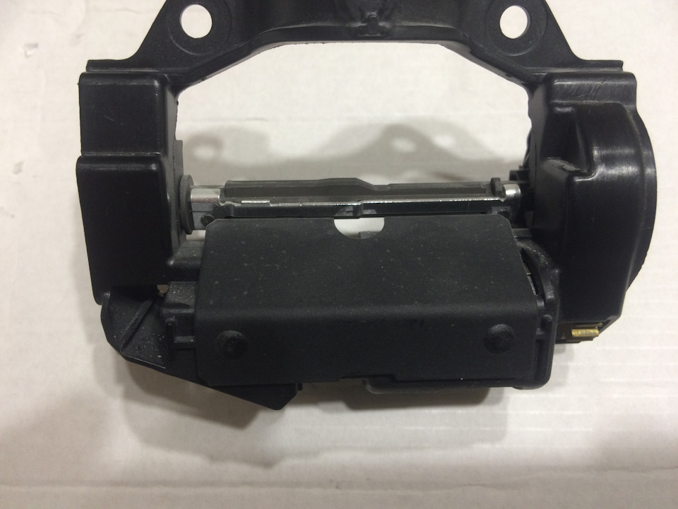 Шторка дальнего света. Би линзы на весту ближний свет. Шторка ближнего дальнего света. Bcm pq35 шторки дальнего. Линзовые противотуманные фары лед 2.