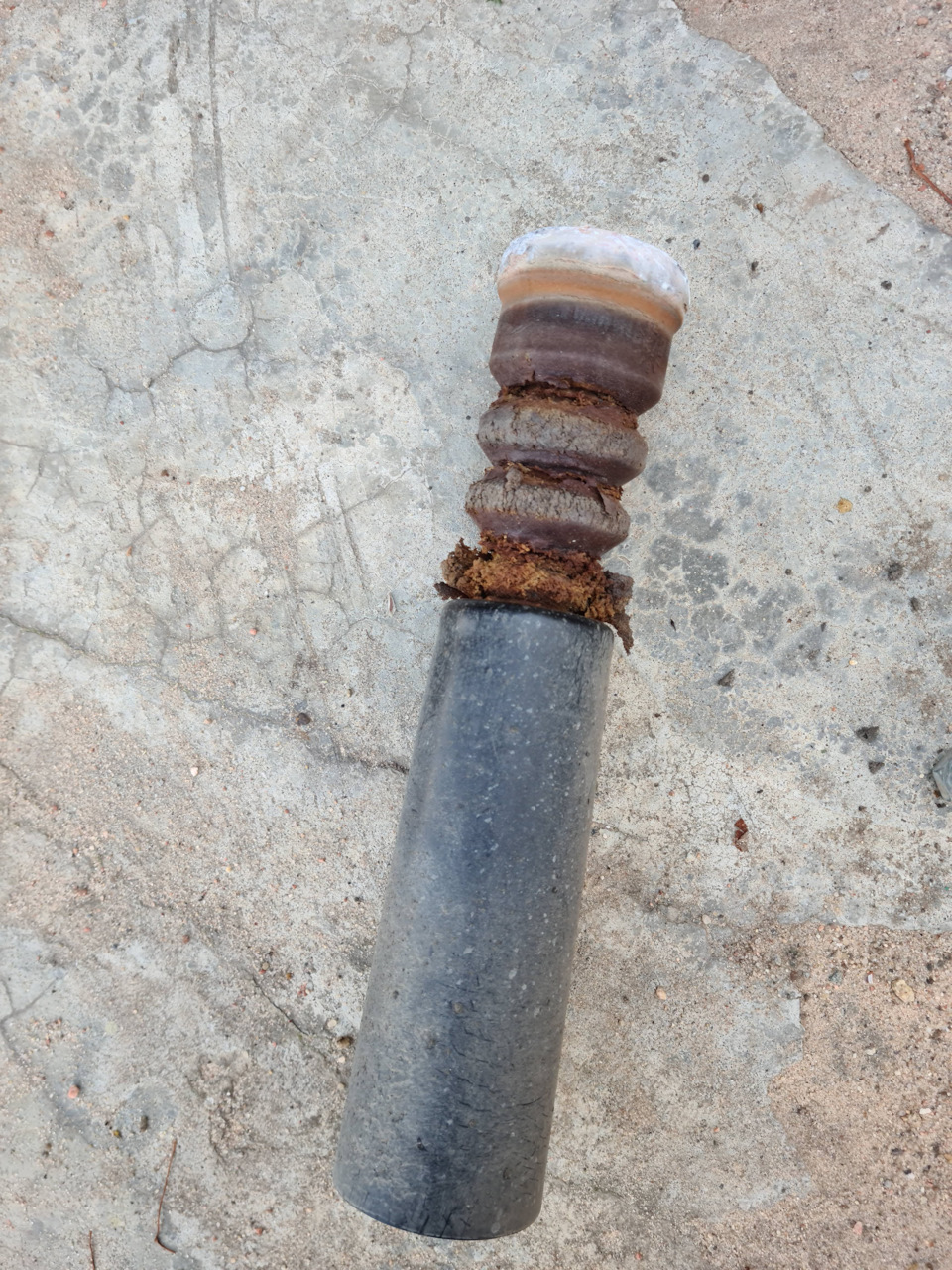 Замена пыльника и отбойника амортизатора — Volkswagen Polo Sedan, 1,6 л ...