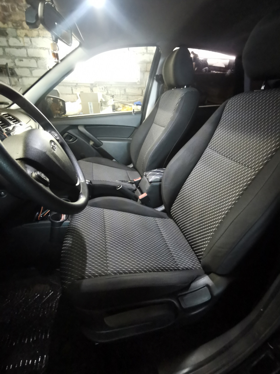 Передние сиденья — Lada Гранта (2G) FL, 1,6 л, 2019 года | аксессуары ...