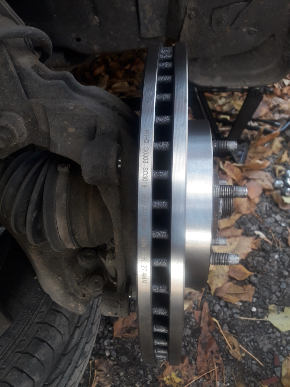 Заменил передние тормозные диски с колодками — DRIVE2