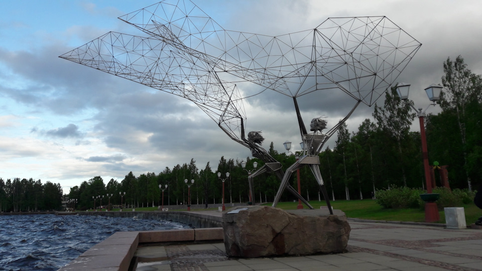 Памятник рыбакам. — Audi A4 Avant (B7)