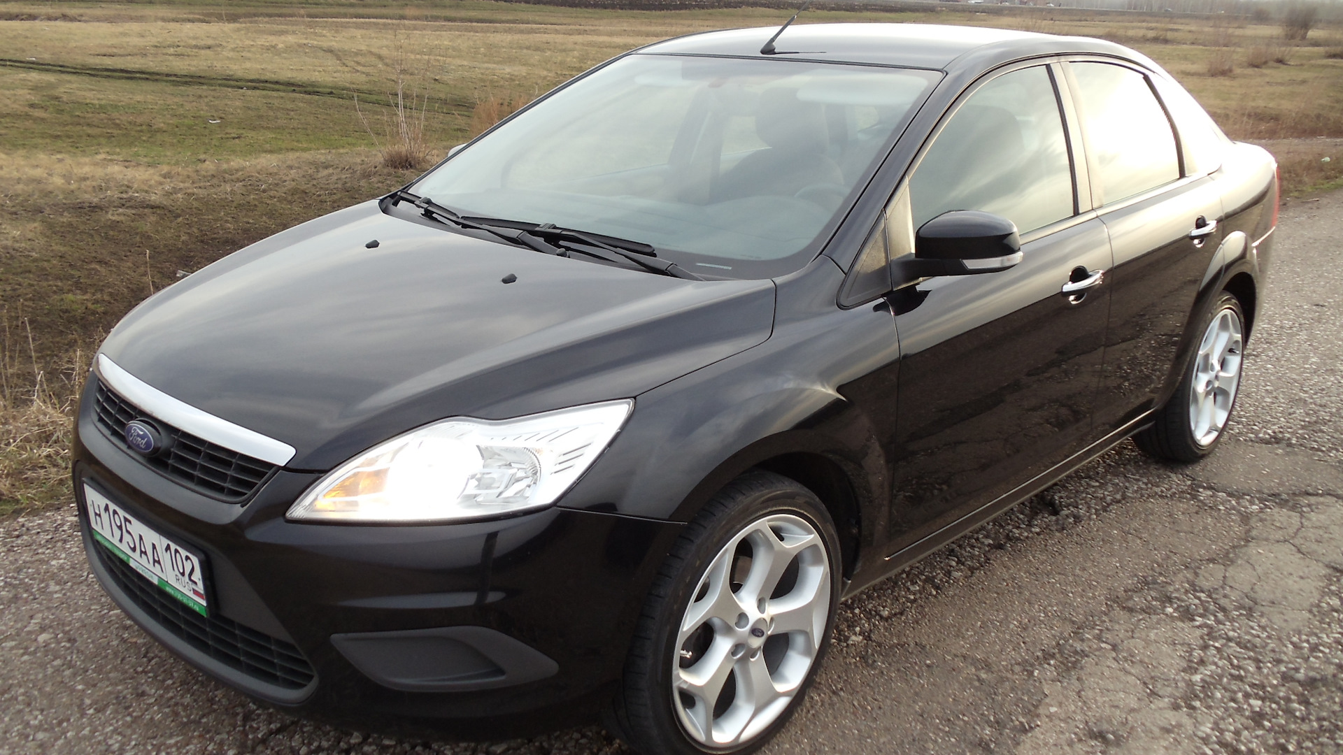 Форд черным цветом. Panther Black Ford Focus 2. Цвет Panther Black Форд фокус 2. Цвет Форд фокус 2 черный металлик. Форд фокус 2 пантер Блэк металлик.