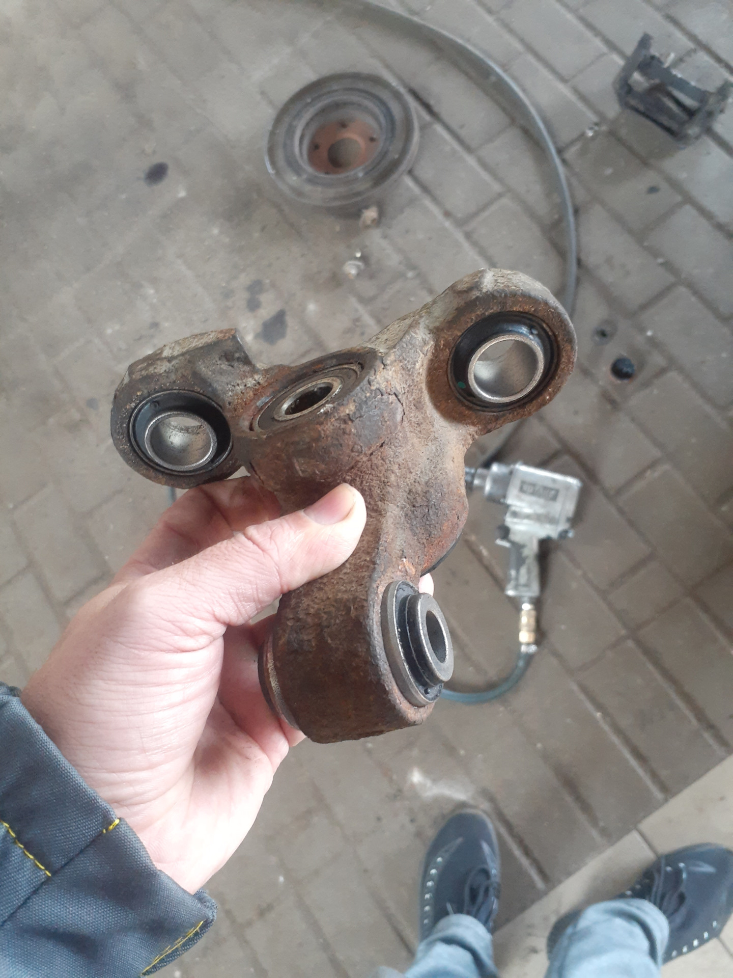 Сайлентблоки поворотного кулака — Nissan Primera (P12), 1,9 л, 2003 ...