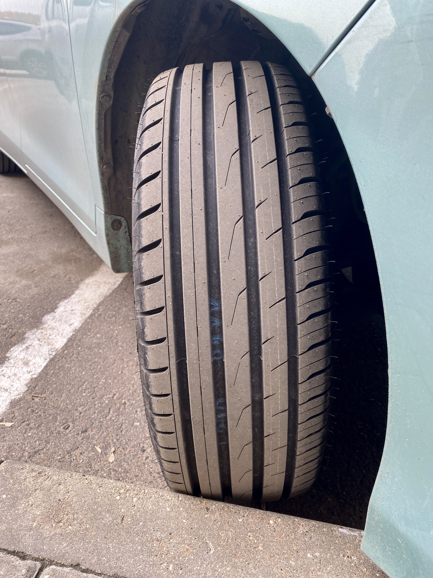 Резина TOYO proxes cf2 215/65 r15 96h — Toyota Noah (3G), 1,8 л, 2016 ...