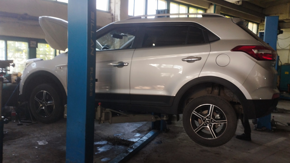 Замена передних колодок Sangsin SP4098 — Hyundai Creta (1G), 1,6 л ...