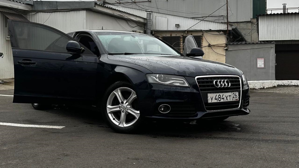Audi A4 Dark.Blue.VAG