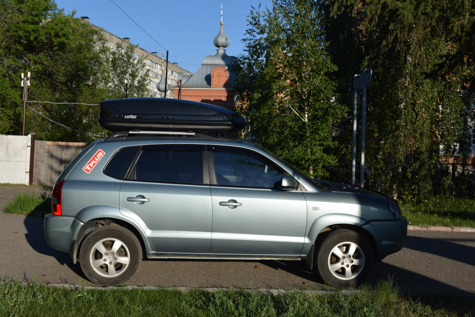 Хендай ix35 с панорамной крышей. Бокс на крышу хендай туксон 2008. Hyundai tucson бокс на крышу. Крыша туксон. Лампы для hyundai tucson 2019.