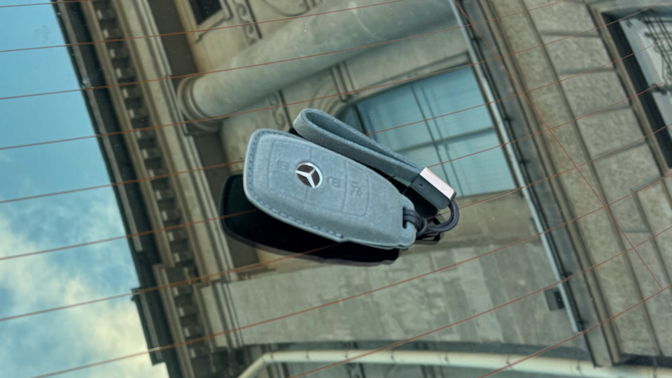 На ГЛЦ — оранжевый в цвет суппортов, а тут — под тонировку. Style — Mercedes-Benz CLS (C257)