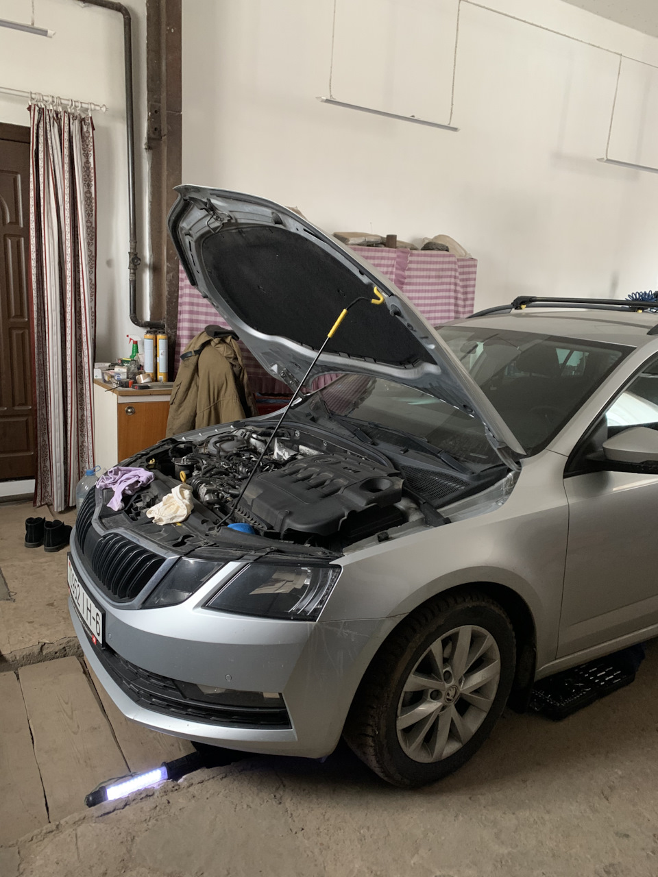 31.Замена топливного фильтра. Сравнение фильтра VAG с фильтром UFI. — Skoda  Octavia Combi A7 Mk3, 1,6 л, 2017 года | плановое ТО | DRIVE2