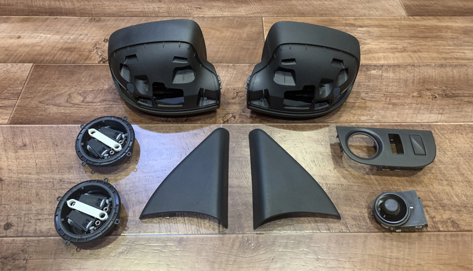 Электрорегулировка зеркал, джойстик с подсветкой, крышки в цвет ...