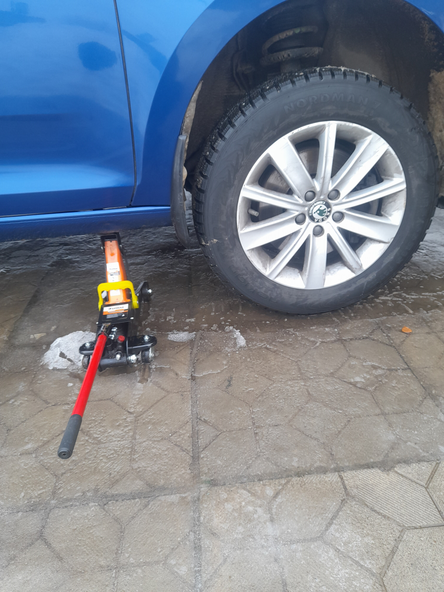 Измерил реальный клиренс, расплакался.Купил домкрат, выкинул деньги на ...