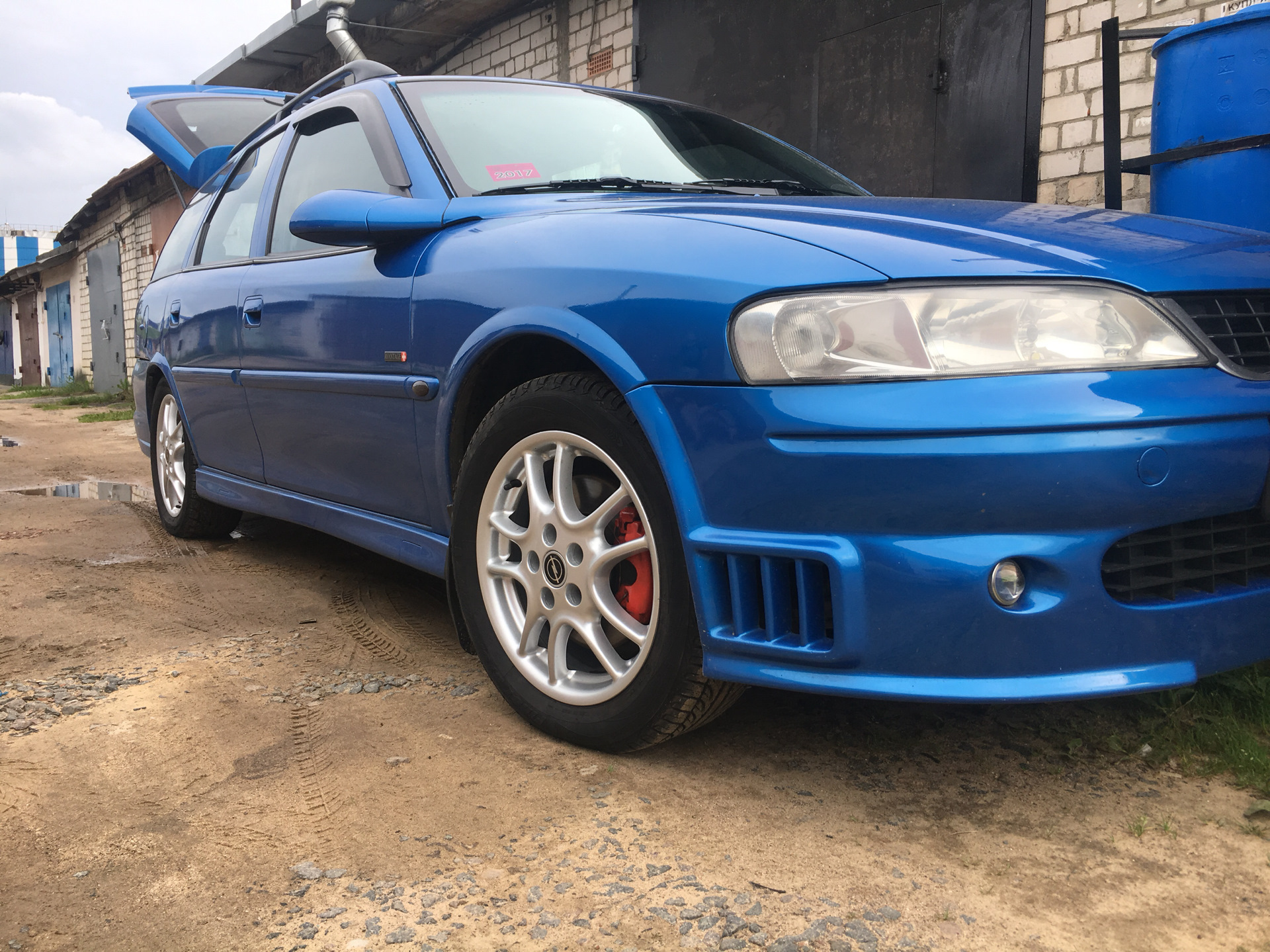 Вектра б 98. Опель Вектра б 2.0 1998 голубой. Opel Arden Blue. Opel Vectra b r16. Вектра б Арден Блю.
