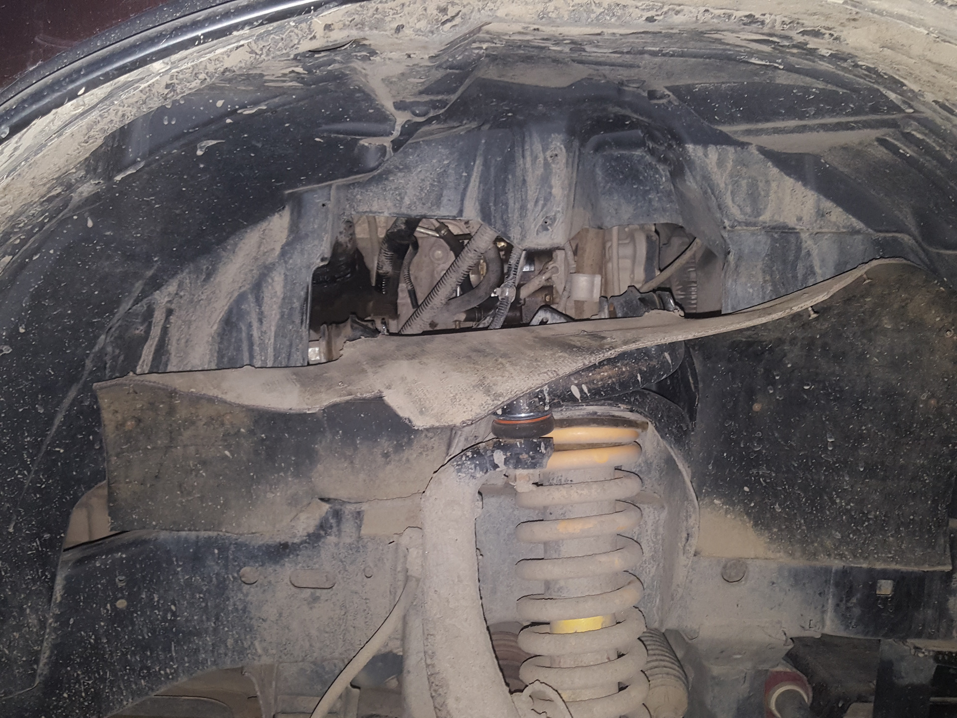 чистка датчика расхода воздуха и датчика давления топлива — Nissan ...