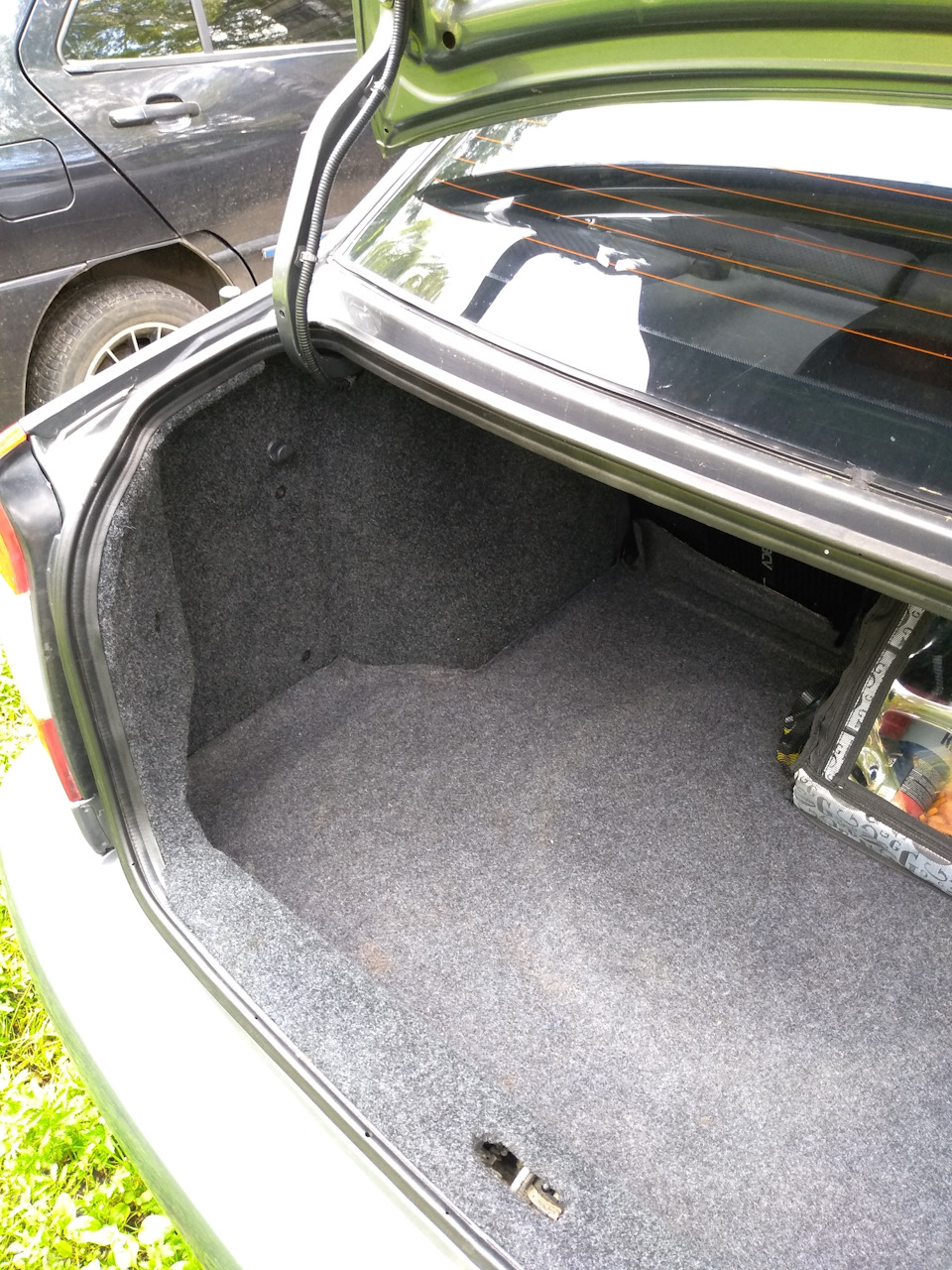 Оклейка багажника карпетом — Hyundai Accent (2G), 1,5 л, 2008 года ...