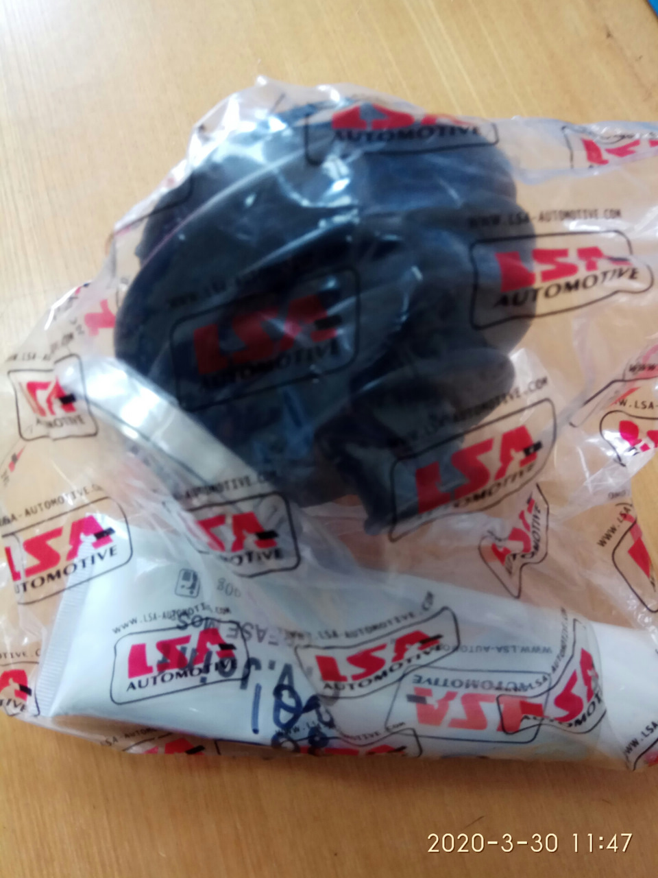 Замена пыльника левой наружной гранаты. — Lada Приора седан, 1,6 л ...