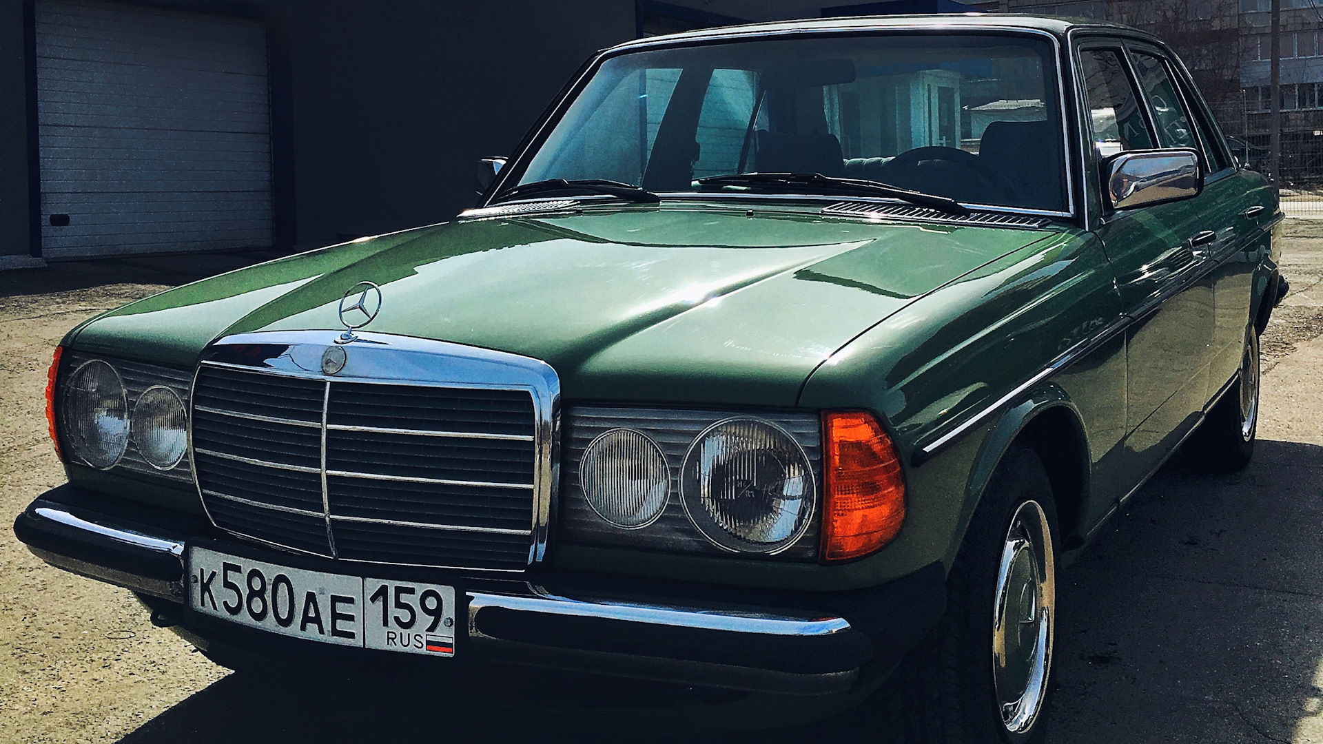 Mercedes-Benz W123 2.0 бензиновый 1978 | Зелёный дипломат на DRIVE2