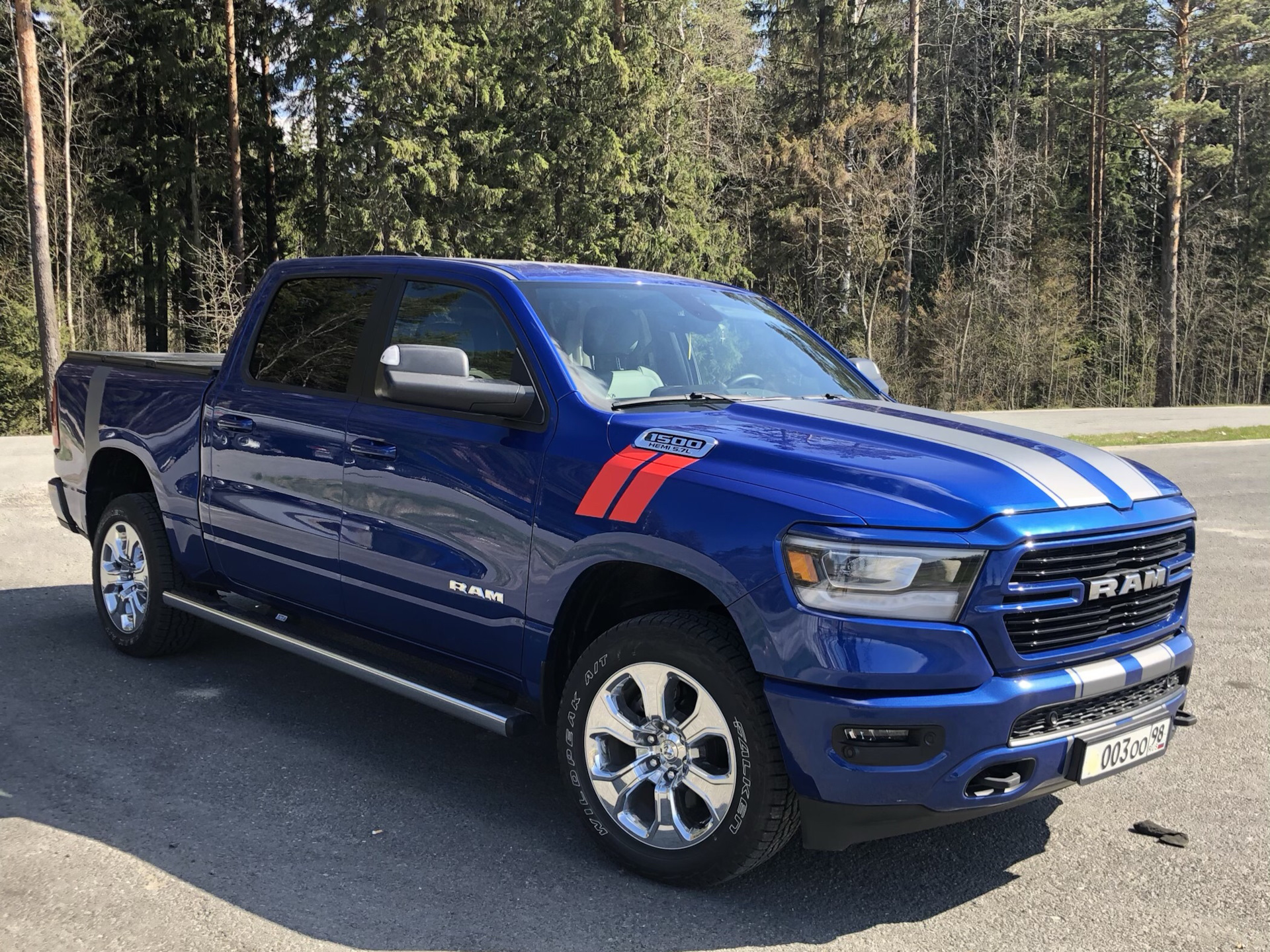 Додж рам отзывы владельцев. Dodge Ram 1500 Crew Cab. Грузовой бортовой Ram 1500. Додж рам синий. Ram 1500 Crew Cab v.