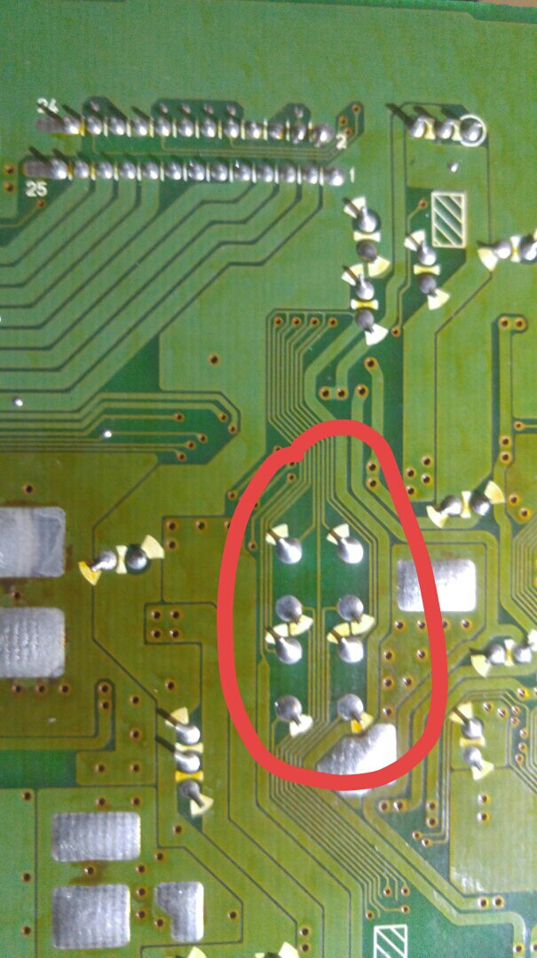 Паял к этим ногам, те что на вход — Honda Civic Hatchback (8G)