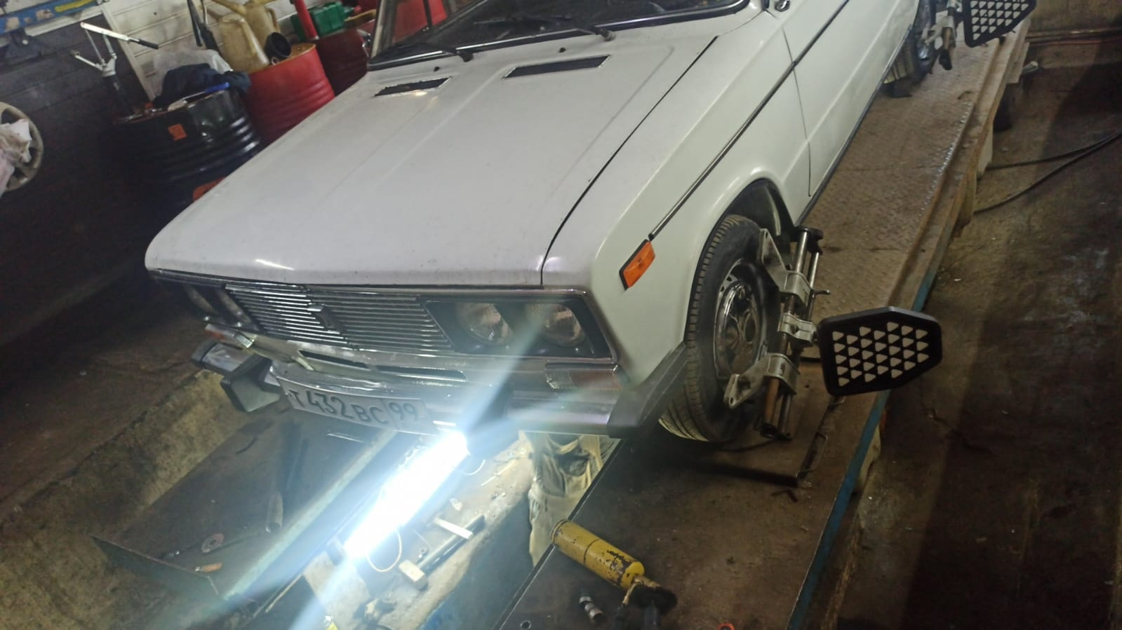 Замена шаровых, рулевой трапеции и задних реактивных тяг — Lada 2106, 1 ...