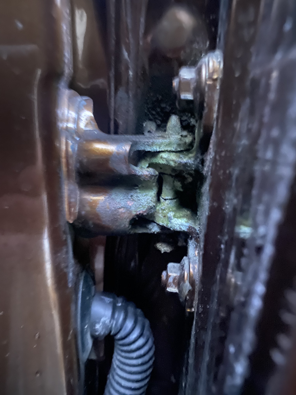 Люфт в петлях задней двери — DRIVE2