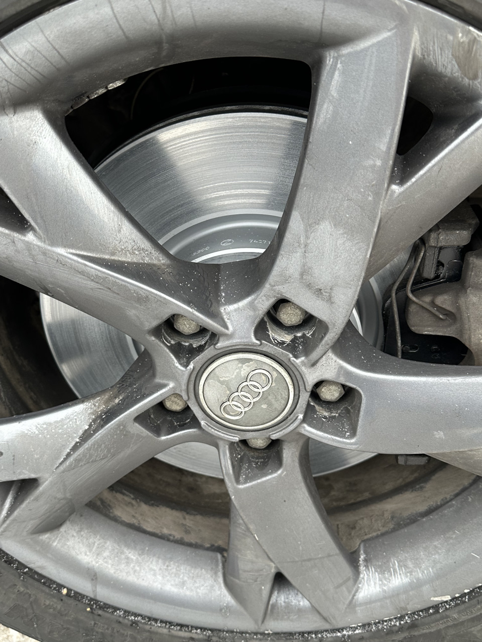 Ну, теперь диски выглядят прилично — Audi Q3 (1G)