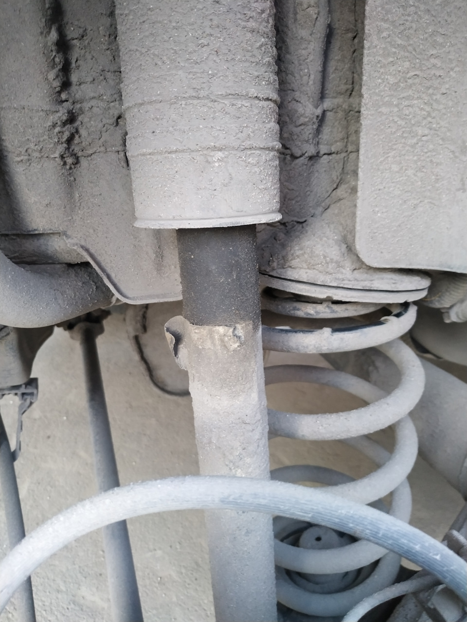 Потекли амортизаторы — Opel Astra J, 1,4 л., 2013 года | поломка | DRIVE2